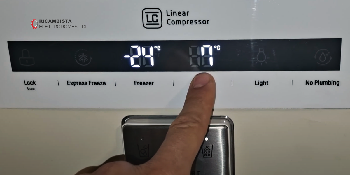 Alzare la temperatura dal display del frigorifero