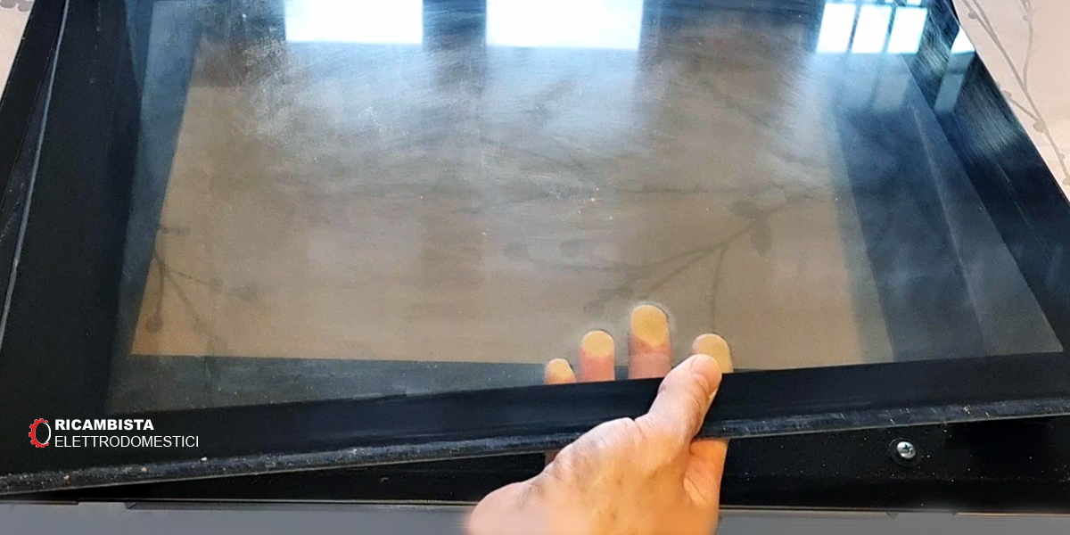 come fare a rimuovere il vetro del forno